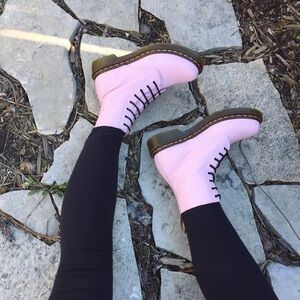 bubblegum pink dr martens